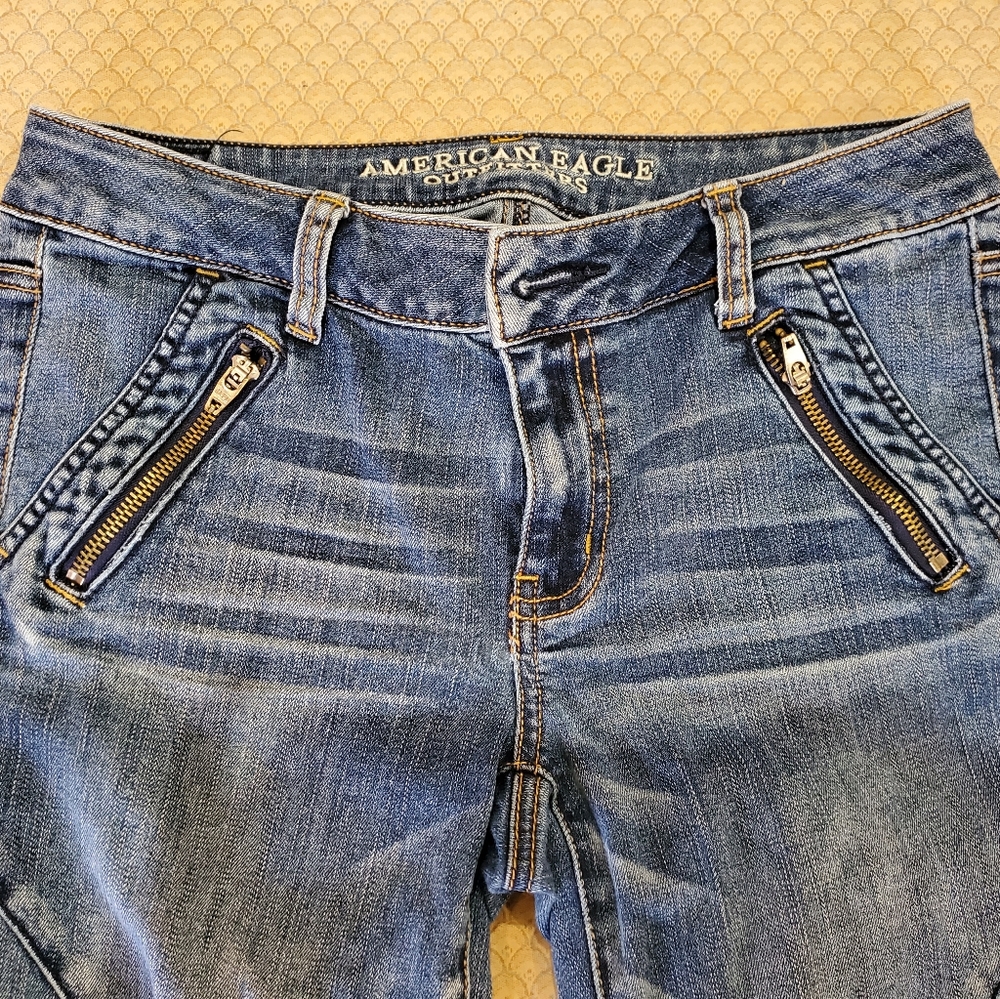 American Eagle straight legs stretchy jeans